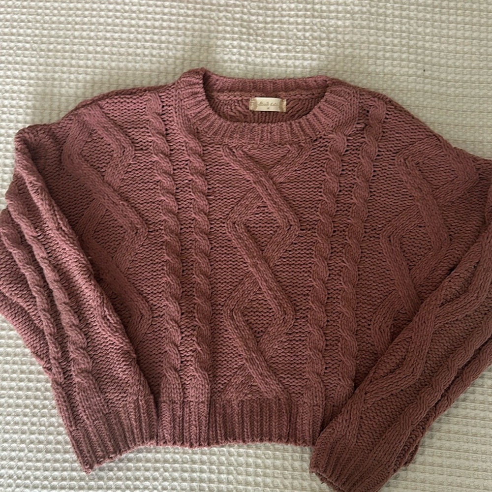 Adorable cable knit sweater! Beautiful mauve color!